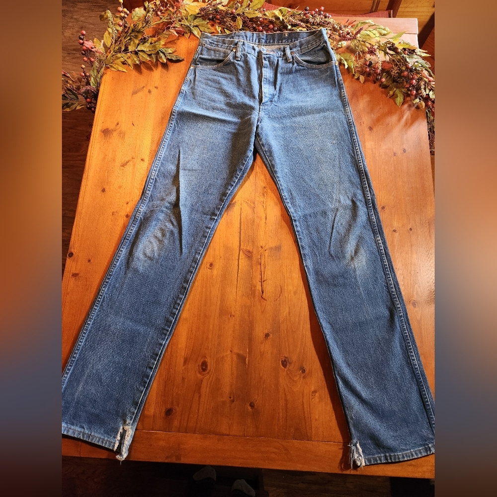 Men's Wrangler Blue Jeans Size 33×38
